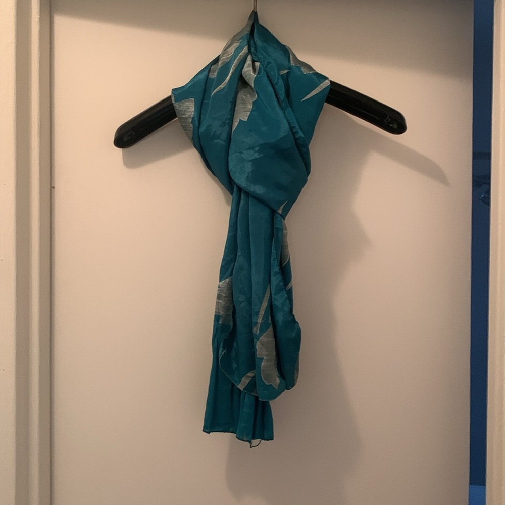 Scarf - Picture 3 of 9
